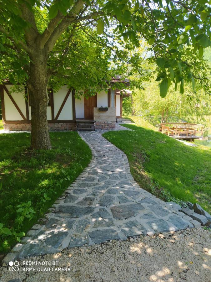 Vila Vodenica Lug Strmosten Exteriér fotografie