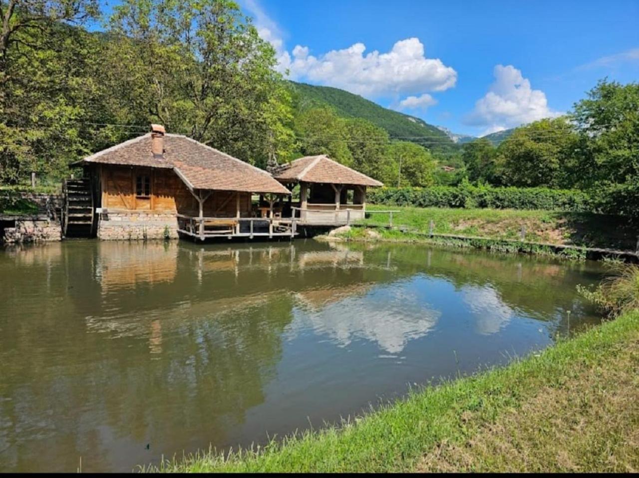 Vila Vodenica Lug Strmosten Exteriér fotografie