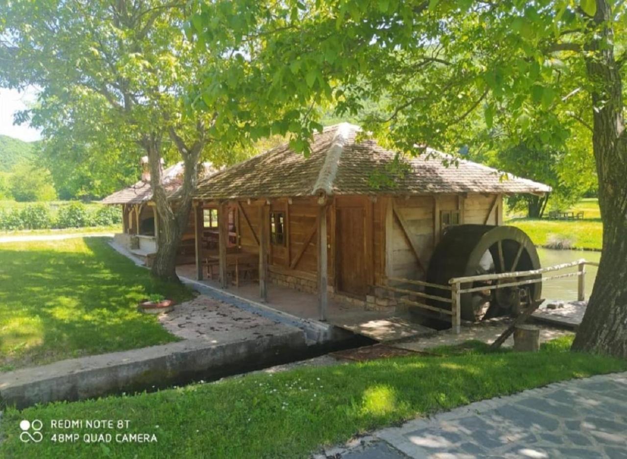 Vila Vodenica Lug Strmosten Exteriér fotografie