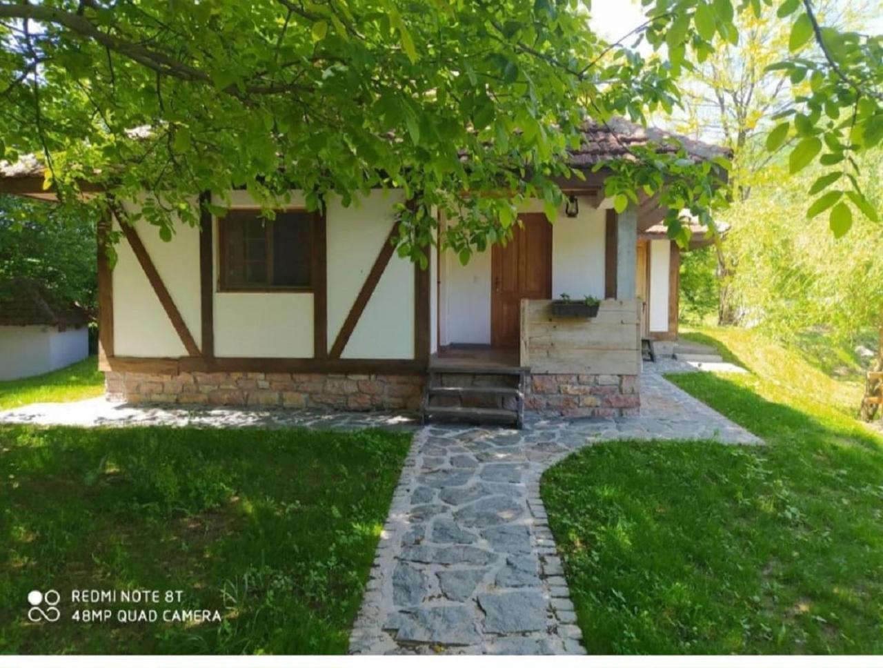 Vila Vodenica Lug Strmosten Exteriér fotografie