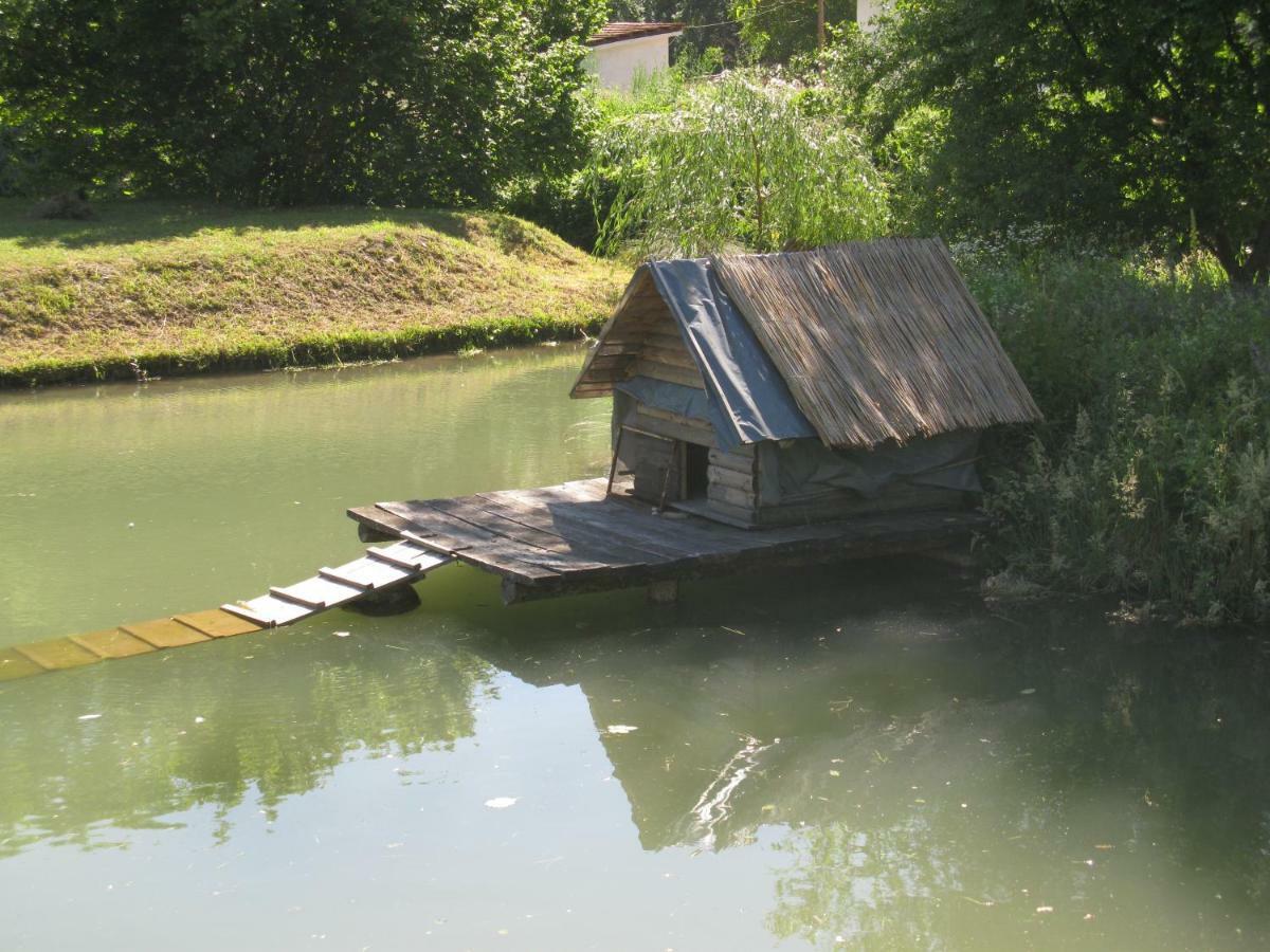 Vila Vodenica Lug Strmosten Exteriér fotografie