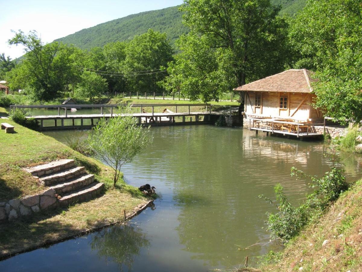 Vila Vodenica Lug Strmosten Exteriér fotografie