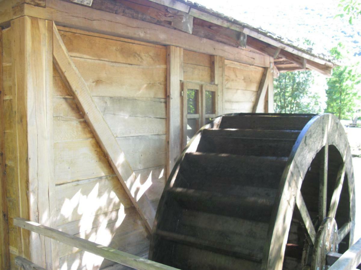 Vila Vodenica Lug Strmosten Exteriér fotografie